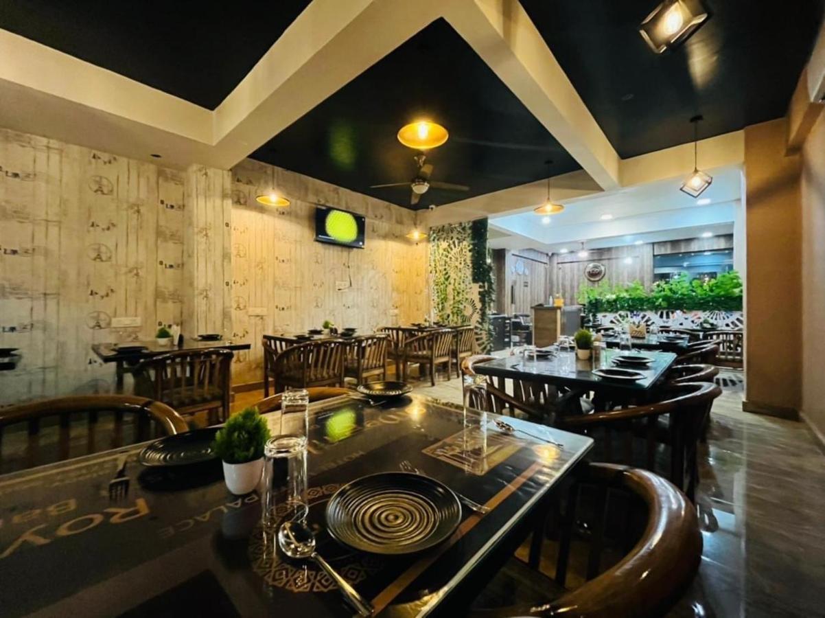 Hotel Vista Palace ปัฏนา ภายนอก รูปภาพ